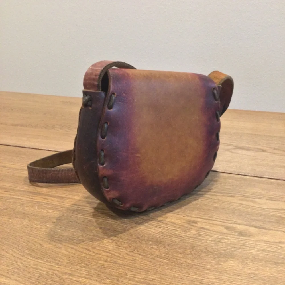Vintage 70s Handmade Hand Tooled Cowhide Leather Crossbody Handbag - Picture 2 of 15